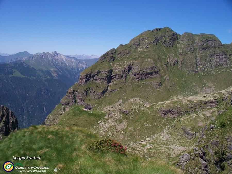 33 Rifugio e croce di Pietra Quadra.JPG